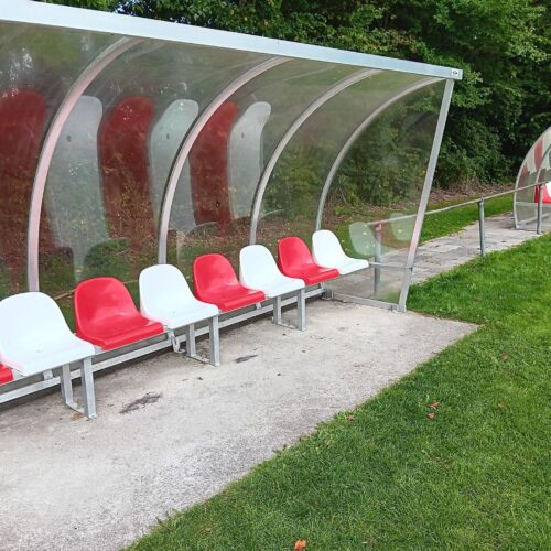 Dugout voetbal model 150 80 dug-outs DO150, een aanwinst voor iedere sportvereniging. Leverbaar in diverse lengtes.